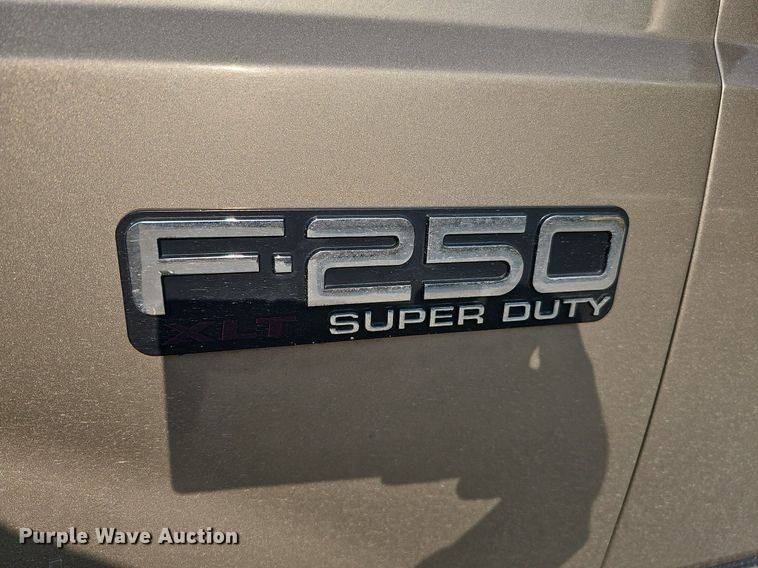 image for item DO4399 2002 Ford F250 Super Duty XLT  SuperCab pickup truck