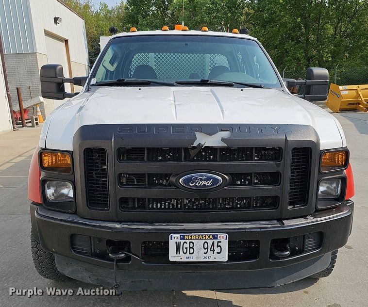 image for item DO4400 2008 Ford F550 Super Duty XL  Crew Cab flatbed truck