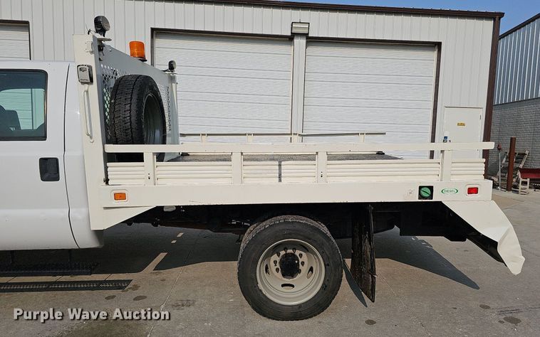 image for item DO4400 2008 Ford F550 Super Duty XL  Crew Cab flatbed truck