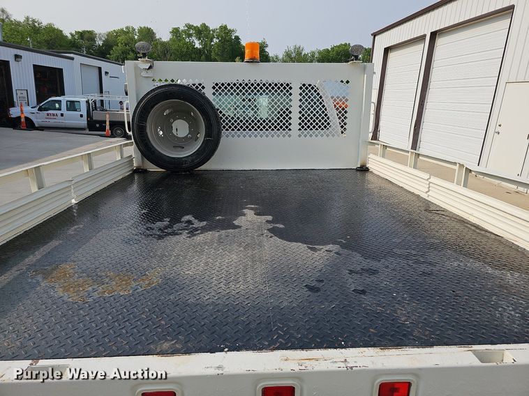 image for item DO4400 2008 Ford F550 Super Duty XL  Crew Cab flatbed truck
