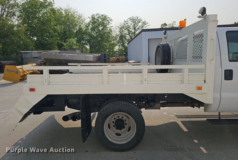 image for item DO4400 2008 Ford F550 Super Duty XL  Crew Cab flatbed truck