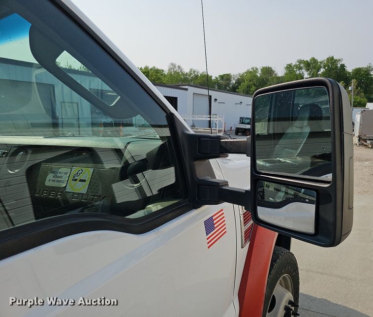 image for item DO4400 2008 Ford F550 Super Duty XL  Crew Cab flatbed truck