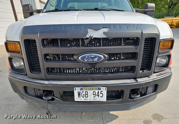image for item DO4400 2008 Ford F550 Super Duty XL  Crew Cab flatbed truck