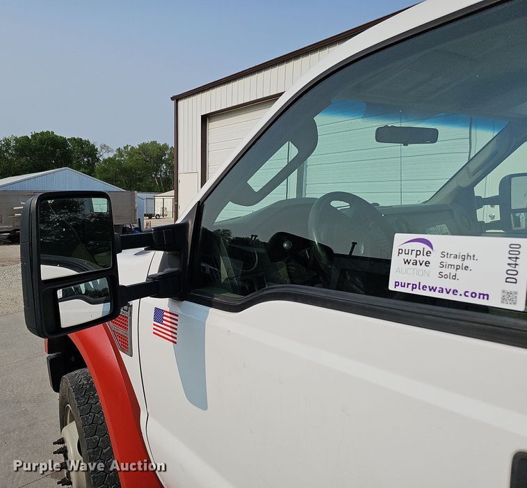 image for item DO4400 2008 Ford F550 Super Duty XL  Crew Cab flatbed truck