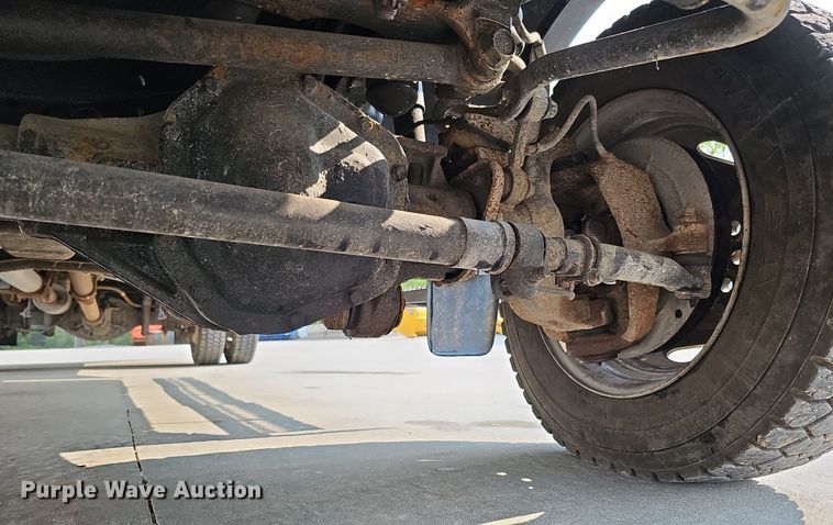 image for item DO4400 2008 Ford F550 Super Duty XL  Crew Cab flatbed truck