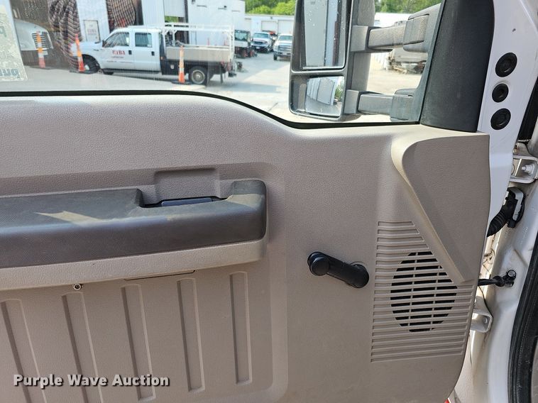 image for item DO4400 2008 Ford F550 Super Duty XL  Crew Cab flatbed truck