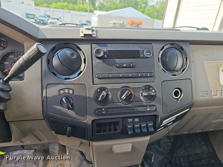 image for item DO4400 2008 Ford F550 Super Duty XL  Crew Cab flatbed truck