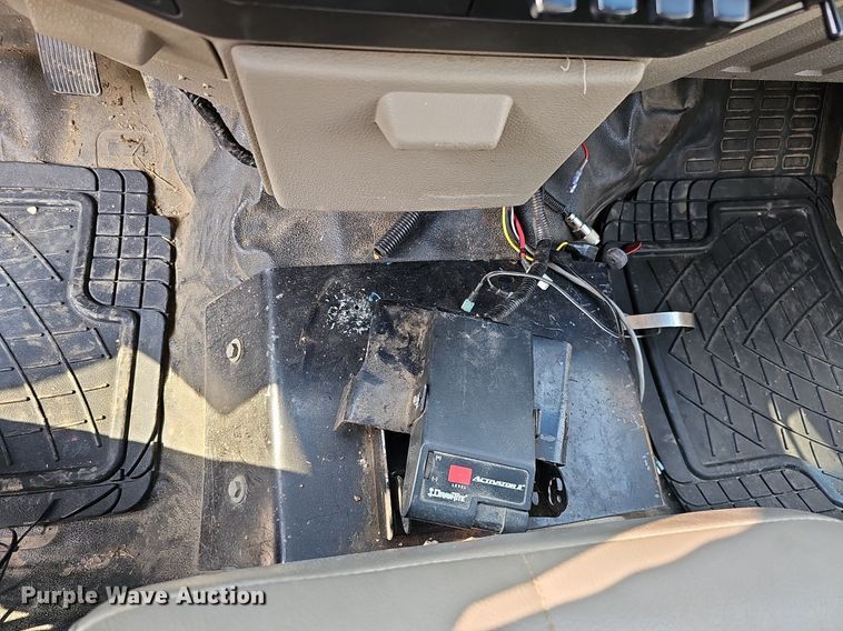 image for item DO4400 2008 Ford F550 Super Duty XL  Crew Cab flatbed truck