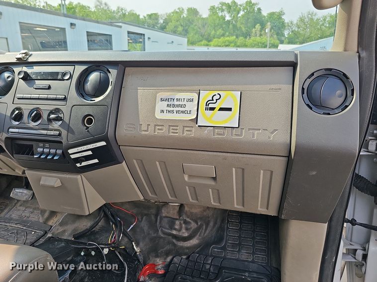image for item DO4400 2008 Ford F550 Super Duty XL  Crew Cab flatbed truck