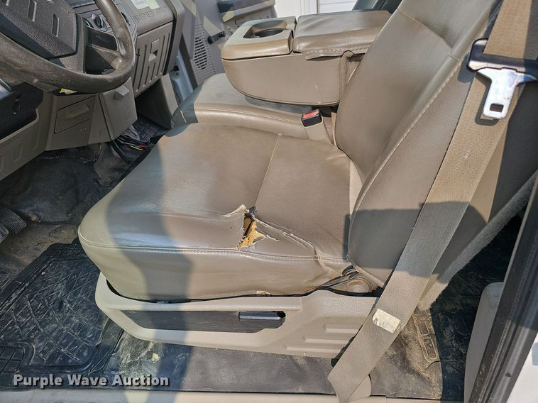 image for item DO4400 2008 Ford F550 Super Duty XL  Crew Cab flatbed truck