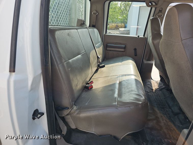 image for item DO4400 2008 Ford F550 Super Duty XL  Crew Cab flatbed truck