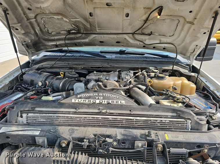 image for item DO4400 2008 Ford F550 Super Duty XL  Crew Cab flatbed truck