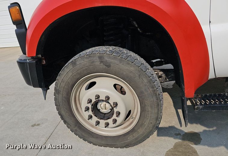 image for item DO4400 2008 Ford F550 Super Duty XL  Crew Cab flatbed truck