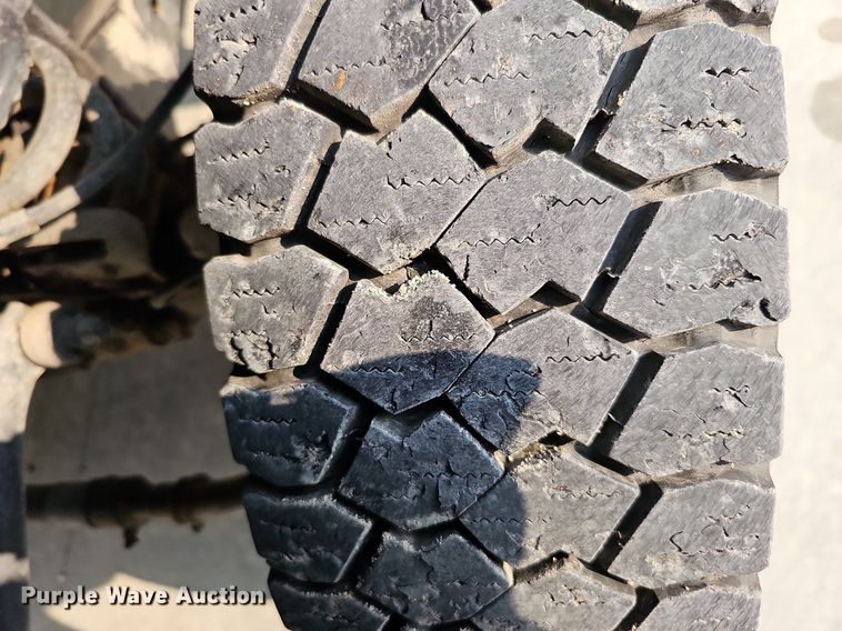 image for item DO4400 2008 Ford F550 Super Duty XL  Crew Cab flatbed truck