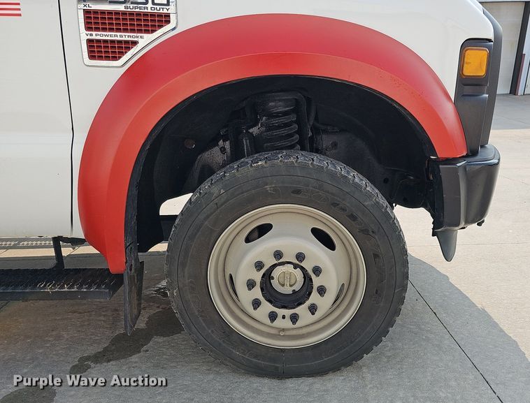 image for item DO4400 2008 Ford F550 Super Duty XL  Crew Cab flatbed truck