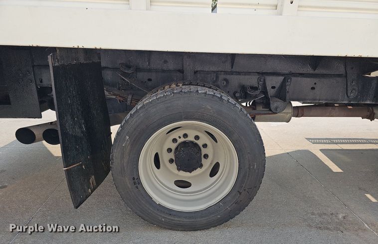 image for item DO4400 2008 Ford F550 Super Duty XL  Crew Cab flatbed truck