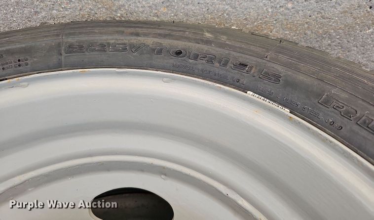 image for item DO4400 2008 Ford F550 Super Duty XL  Crew Cab flatbed truck