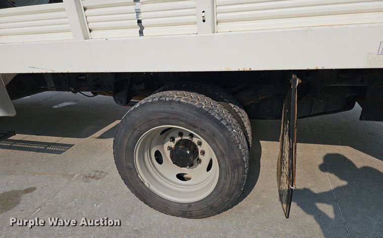 image for item DO4400 2008 Ford F550 Super Duty XL  Crew Cab flatbed truck