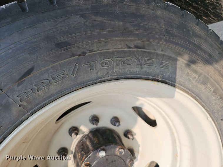 image for item DO4400 2008 Ford F550 Super Duty XL  Crew Cab flatbed truck