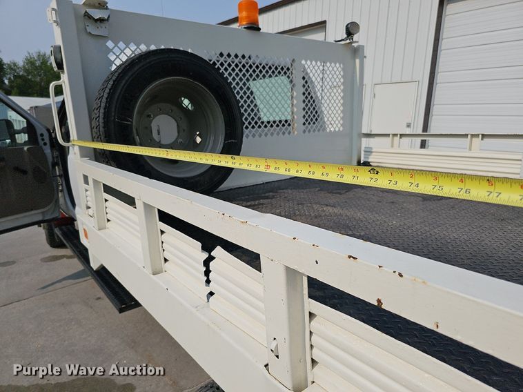 image for item DO4400 2008 Ford F550 Super Duty XL  Crew Cab flatbed truck
