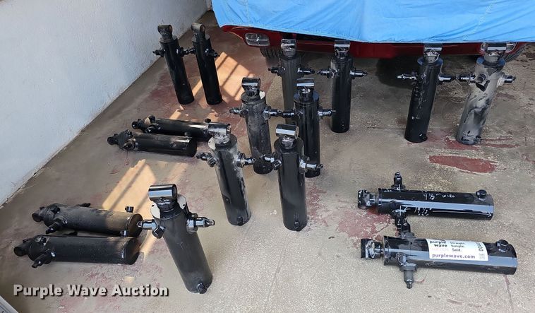 image for item DO4410 (17) hydraulic cylinders