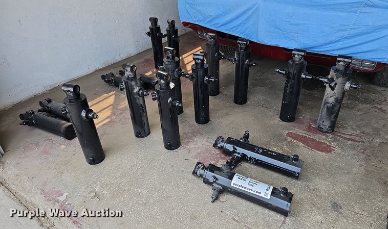 image for item DO4410 (17) hydraulic cylinders
