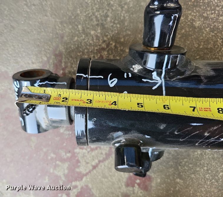 image for item DO4410 (17) hydraulic cylinders