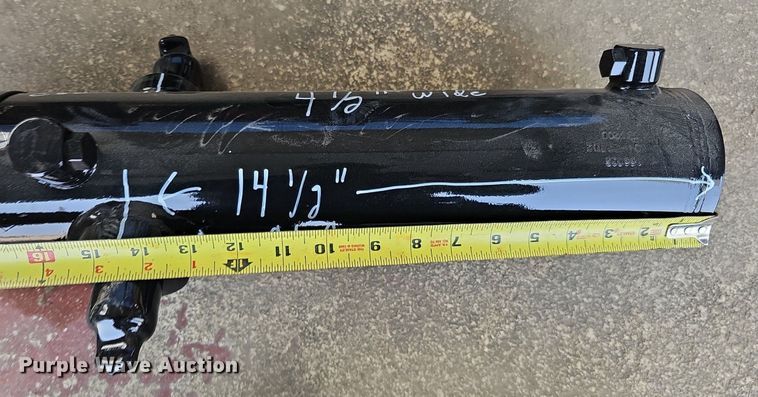 image for item DO4410 (17) hydraulic cylinders