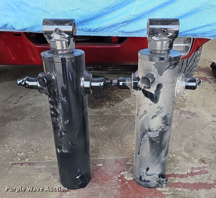 image for item DO4410 (17) hydraulic cylinders