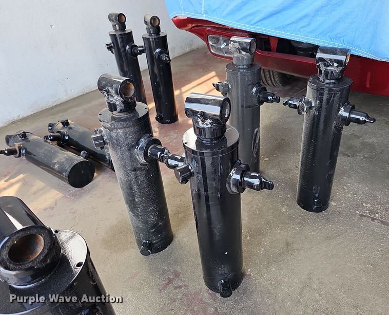 image for item DO4410 (17) hydraulic cylinders