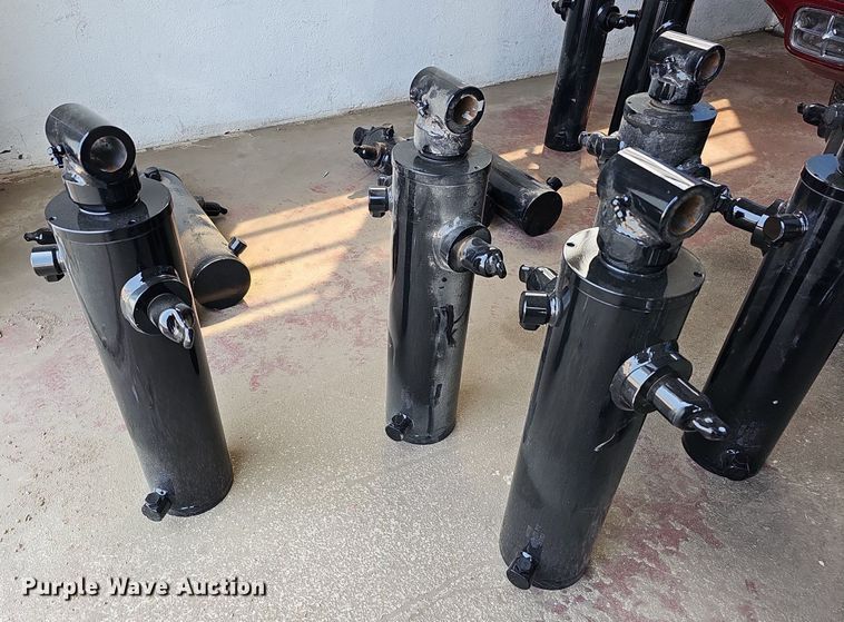 image for item DO4410 (17) hydraulic cylinders