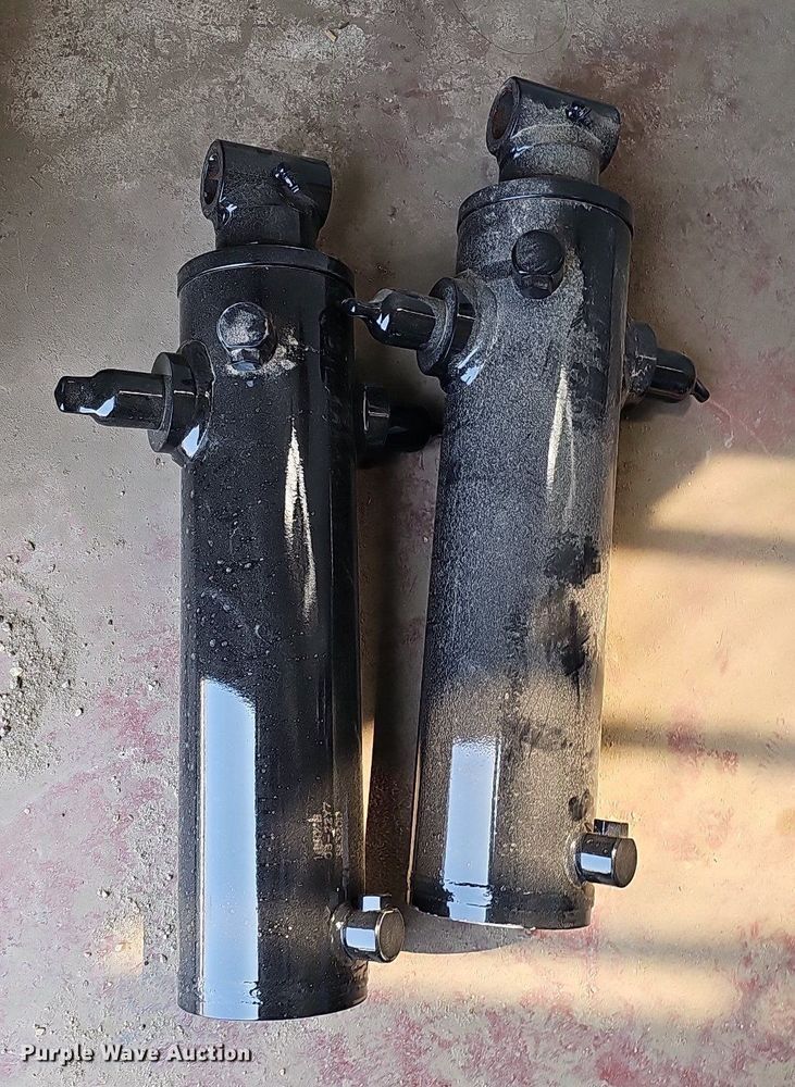 image for item DO4410 (17) hydraulic cylinders