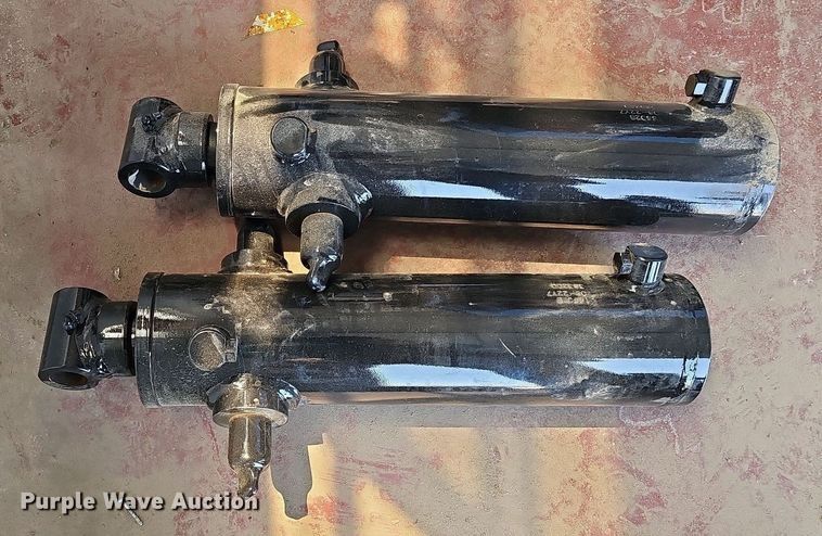 image for item DO4410 (17) hydraulic cylinders