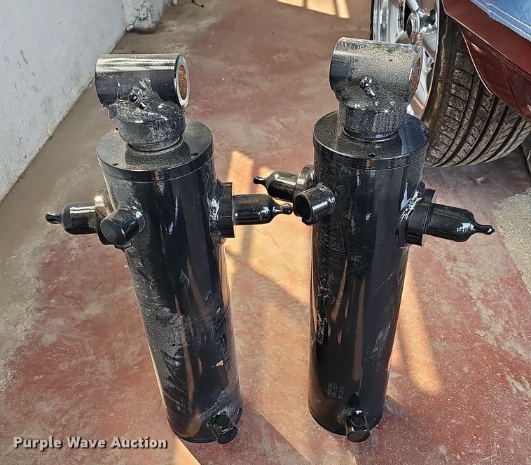 image for item DO4410 (17) hydraulic cylinders