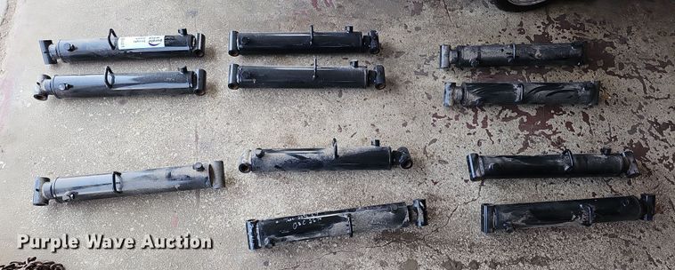 image for item DO4411 (11) hydraulic cylinders