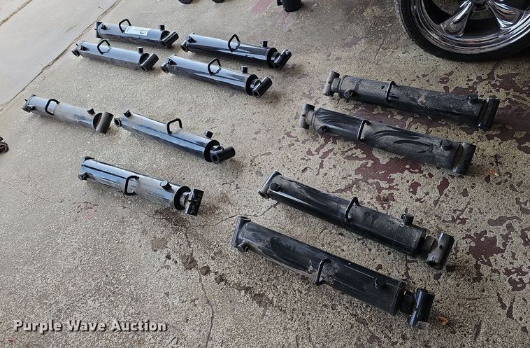 image for item DO4411 (11) hydraulic cylinders