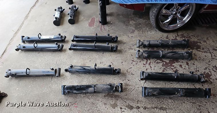 image for item DO4411 (11) hydraulic cylinders