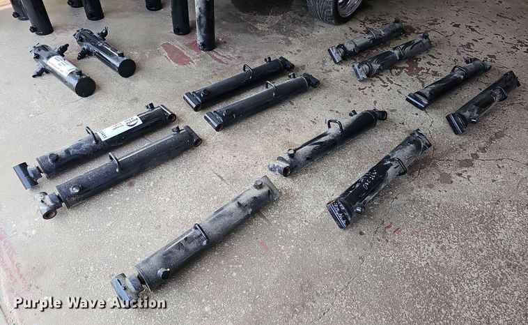 image for item DO4411 (11) hydraulic cylinders