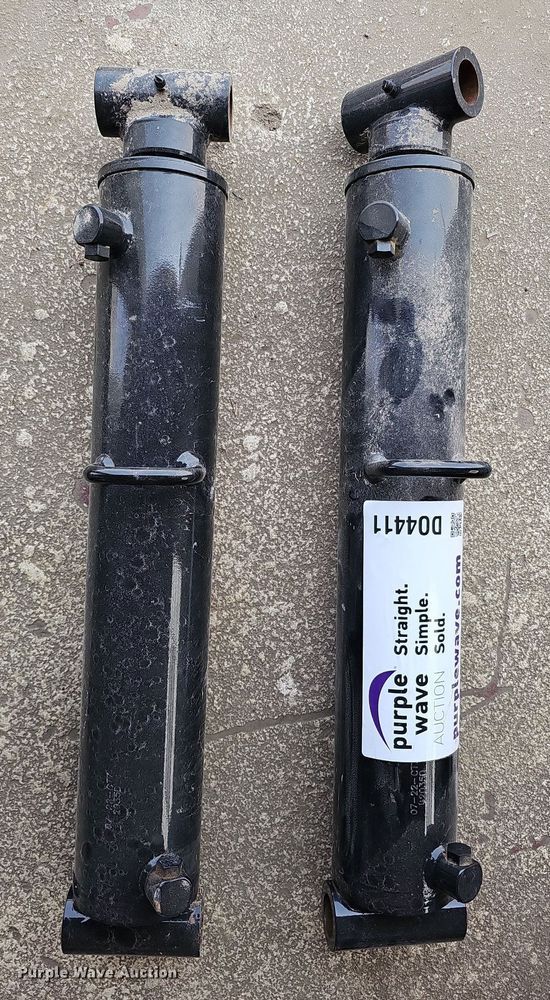 image for item DO4411 (11) hydraulic cylinders