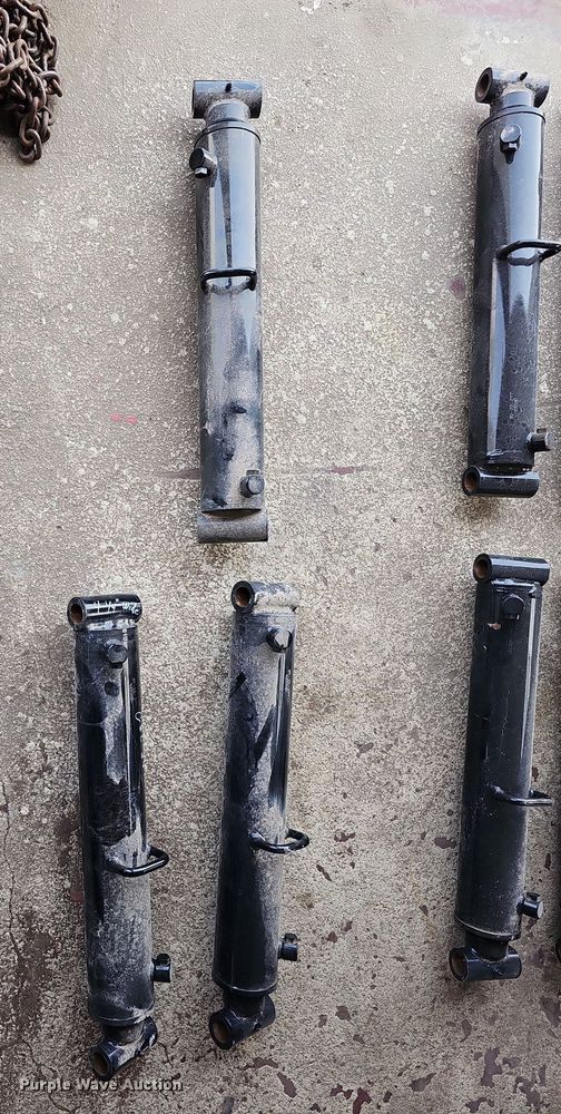image for item DO4411 (11) hydraulic cylinders