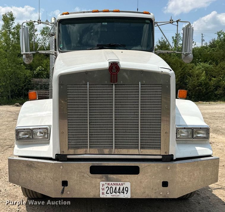 image for item DO5018 2014 Kenworth T800  semi truck