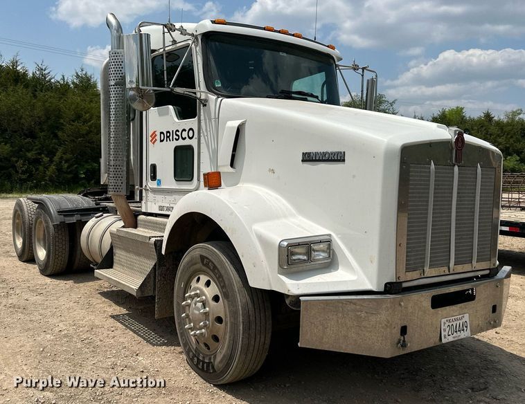 image for item DO5018 2014 Kenworth T800  semi truck