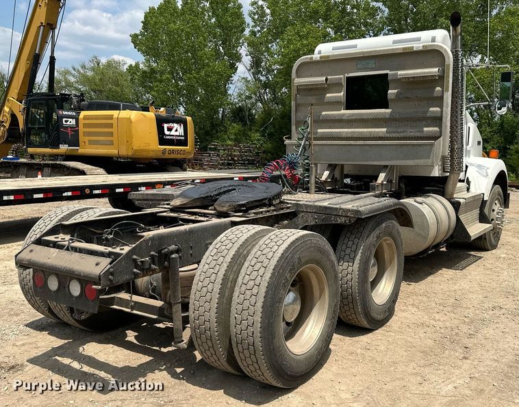 image for item DO5018 2014 Kenworth T800  semi truck