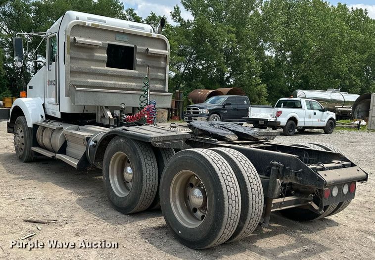 image for item DO5018 2014 Kenworth T800  semi truck