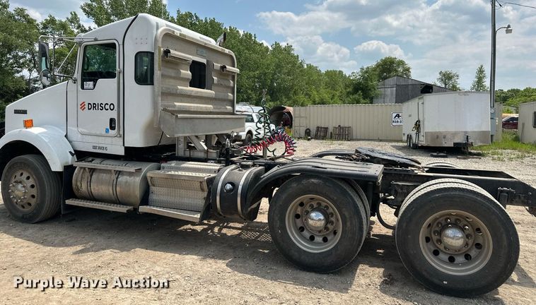 image for item DO5018 2014 Kenworth T800  semi truck