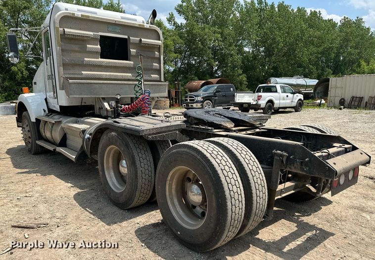 image for item DO5018 2014 Kenworth T800  semi truck