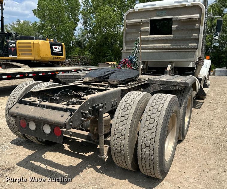 image for item DO5018 2014 Kenworth T800  semi truck