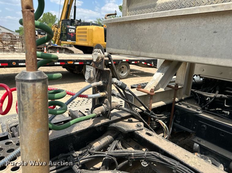 image for item DO5018 2014 Kenworth T800  semi truck