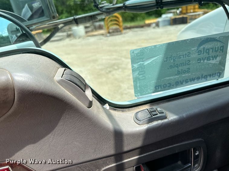 image for item DO5018 2014 Kenworth T800  semi truck