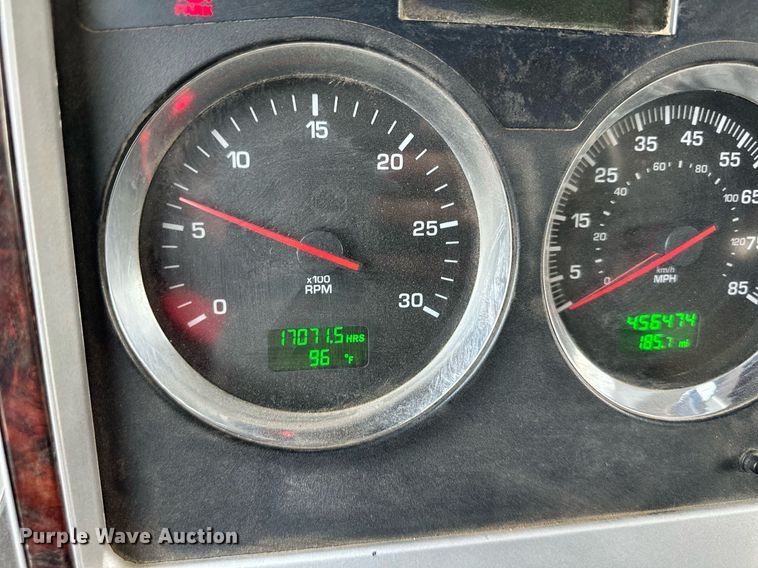 image for item DO5018 2014 Kenworth T800  semi truck